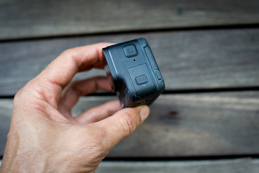 A person's hand holding a cell phone.